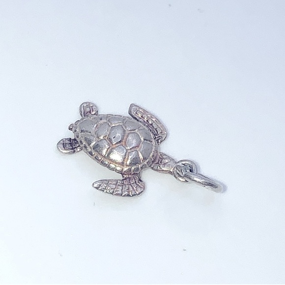 Vtg Sterling Silver Sea Turtle Pendant Charm .6” - Picture 1 of 5